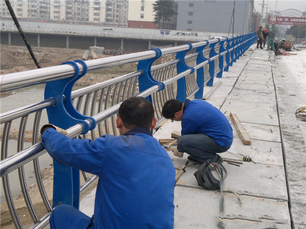 株洲不锈钢河道护栏的特性及其在城市景观中的应用